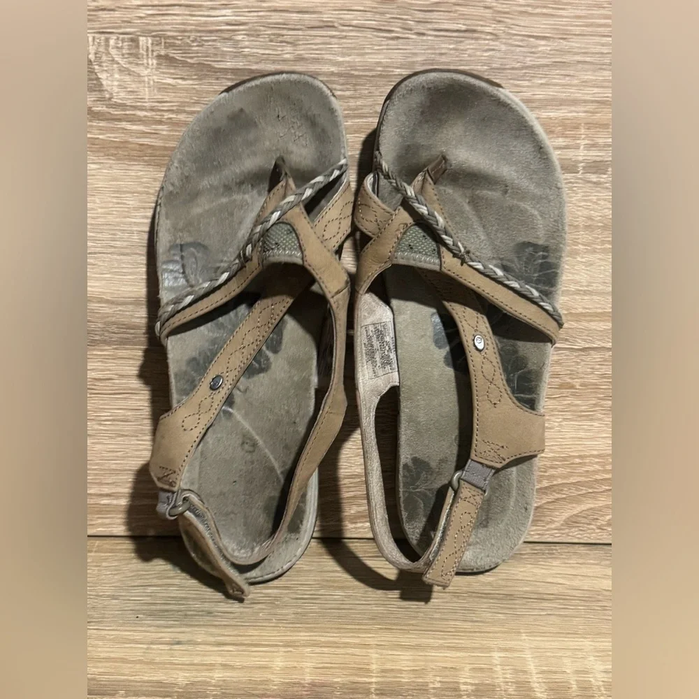 Merrell Stella bloom Brown tan Leather hiking strap Sandals women’s size 7 shoes